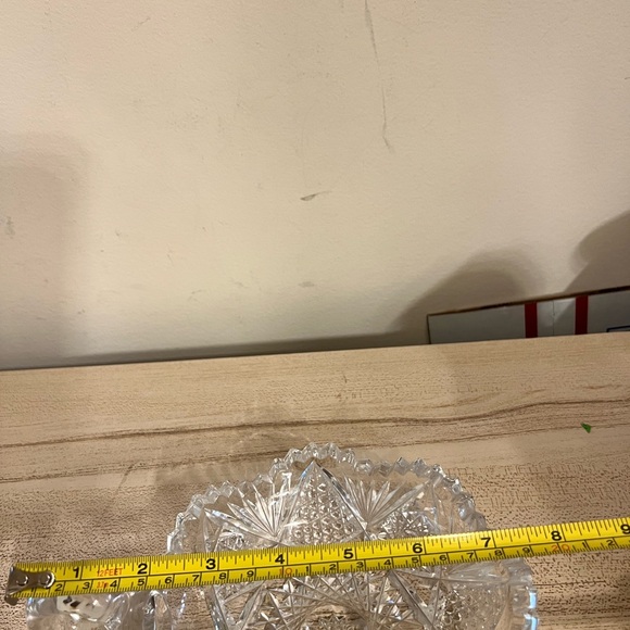 Clear crystal candy/trinket/candle holder with handle dish - Picture 7 of 8